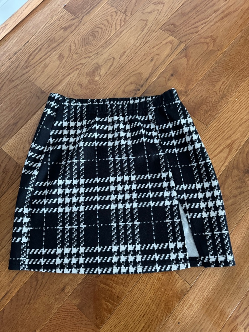 SHEIN Black and White Plaid Mini Skirt with Side Slit